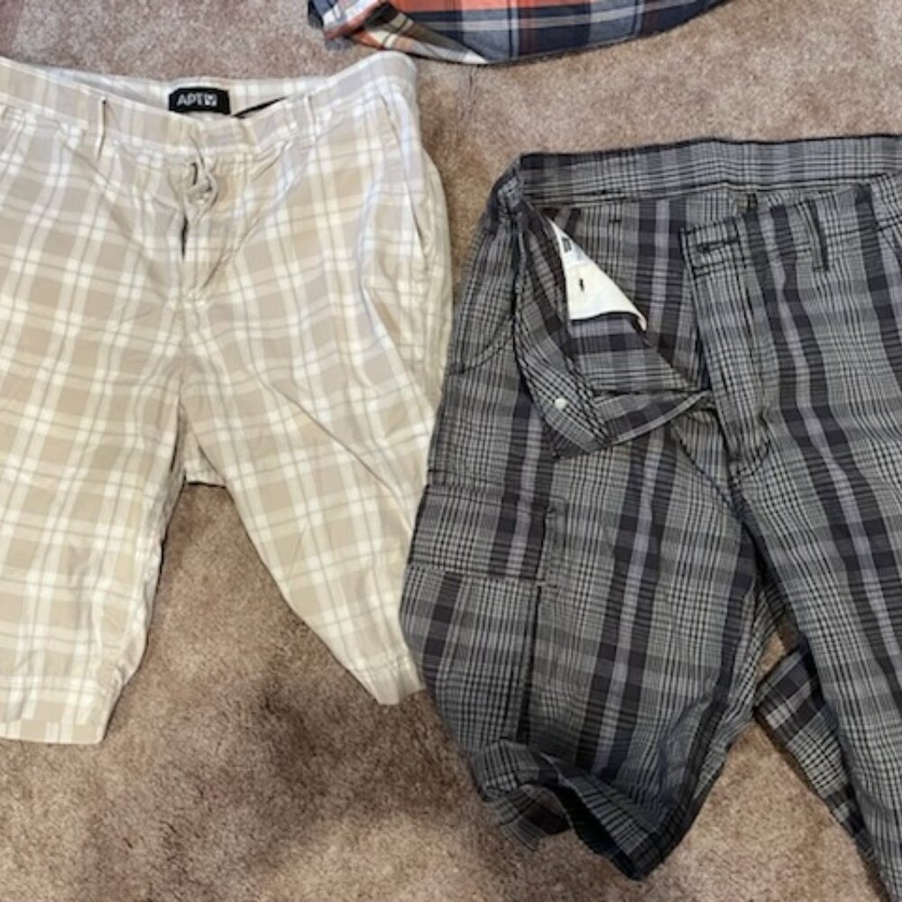 4 Pairs of men's size 32 Shorts - Picture 3 of 4